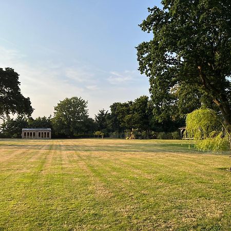 Stay At 'The Elms' In Tranquil Church Norton, Selsey - Ground Floor Bedroom, Own Private Bathroom, Quiet Beach, 2 Acre Garden By The Sea, On Edge Of Wildlife Nature Reserve Exterior photo