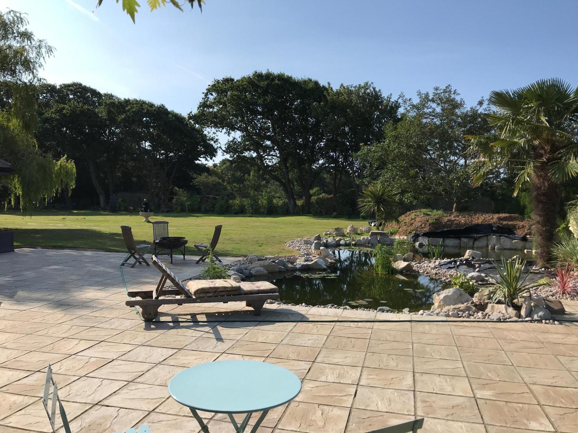 Stay At 'The Elms' In Tranquil Church Norton, Selsey - Ground Floor Bedroom, Own Private Bathroom, Quiet Beach, 2 Acre Garden By The Sea, On Edge Of Wildlife Nature Reserve Exterior photo